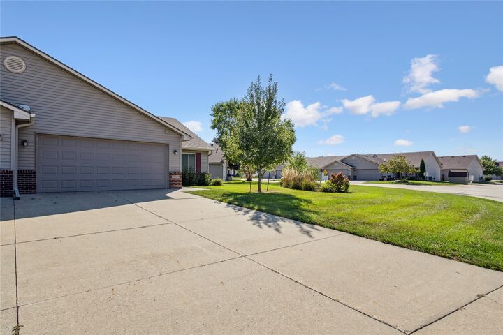 Property Photo:  3009 SE Turnberry Drive  IA 50021