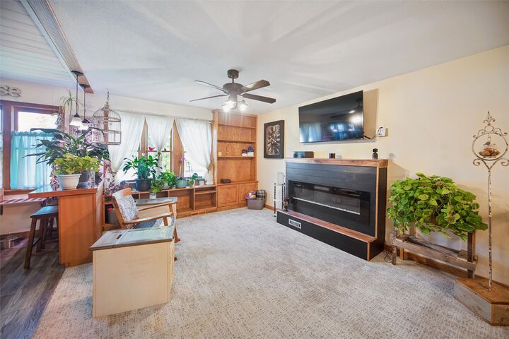 Property Photo:  1901 Estella Street  IA 50220 