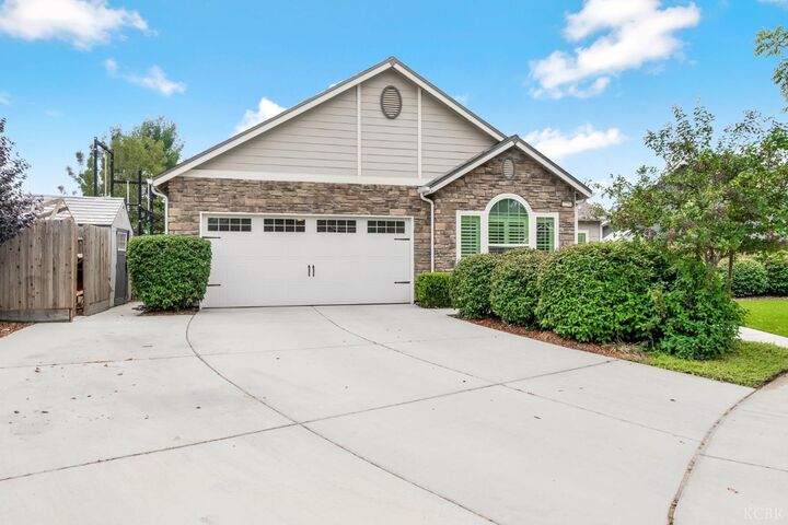 Property Photo:  2255 W Queens Way W  CA 93230 