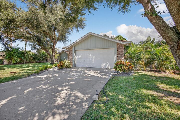 Property Photo:  3304 92nd Avenue E  FL 34219 