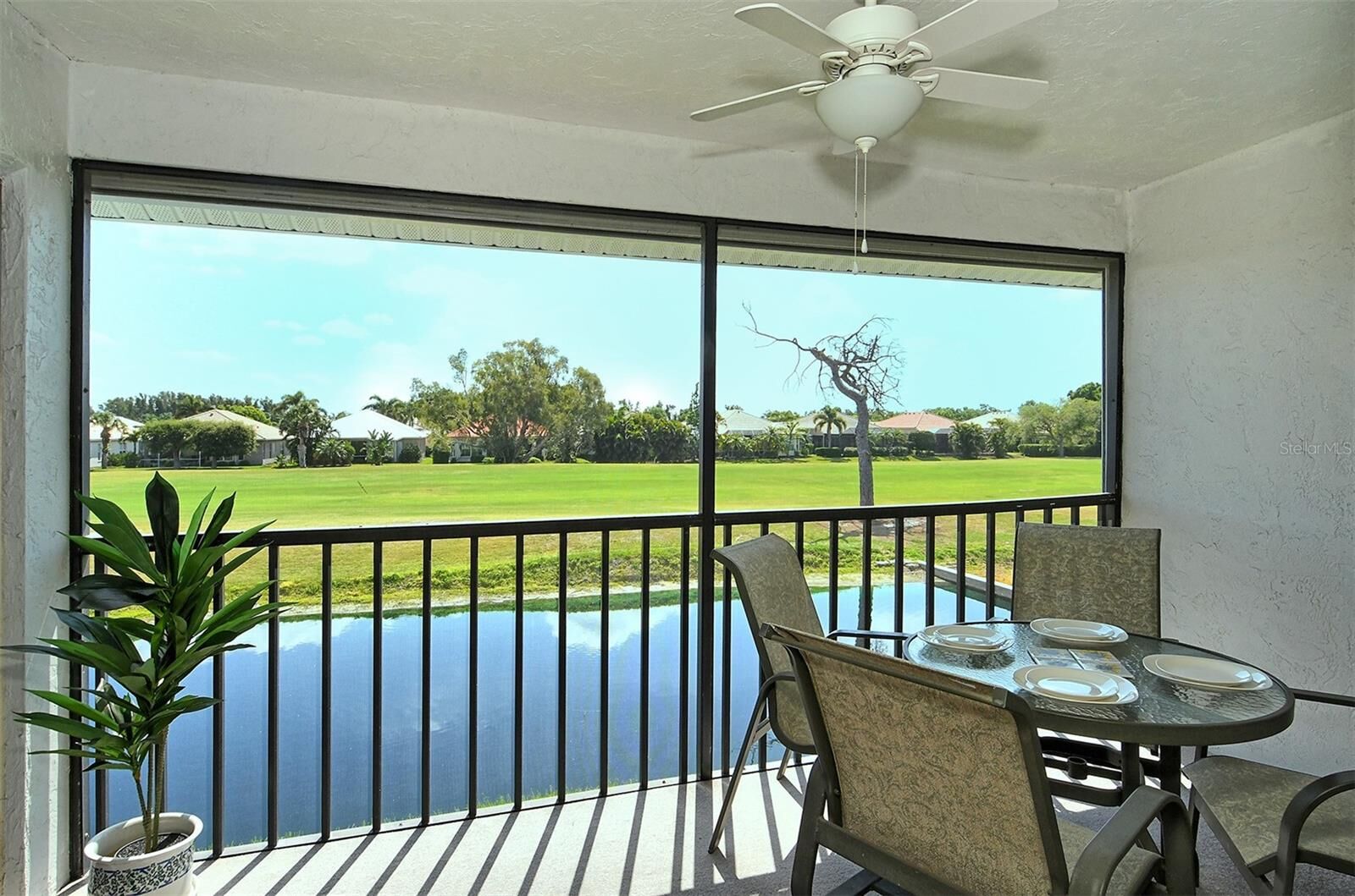 Property Photo:  1100 Capri Isles Boulevard 523  FL 34292 
