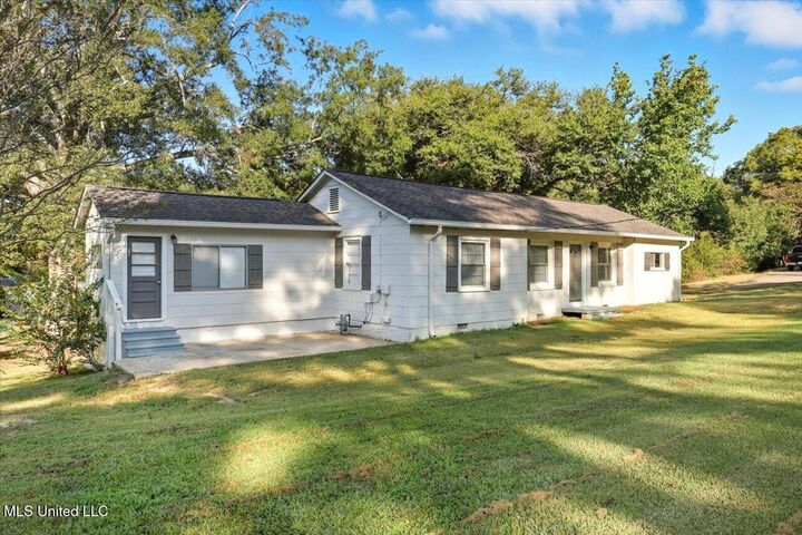 Property Photo:  324 Court Street  MS 39154 