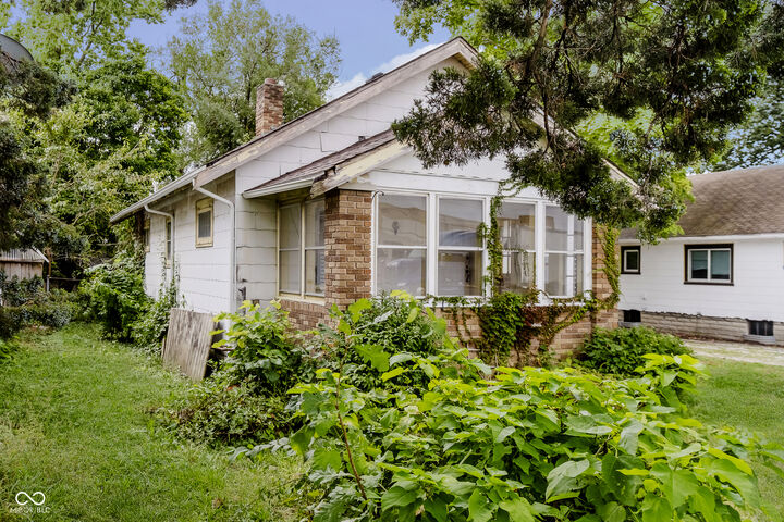 Property Photo:  1075 E Hanna Avenue  IN 46227 