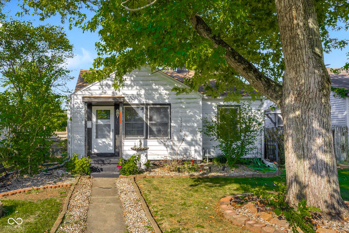 Property Photo:  2220 Union Street  IN 47201 