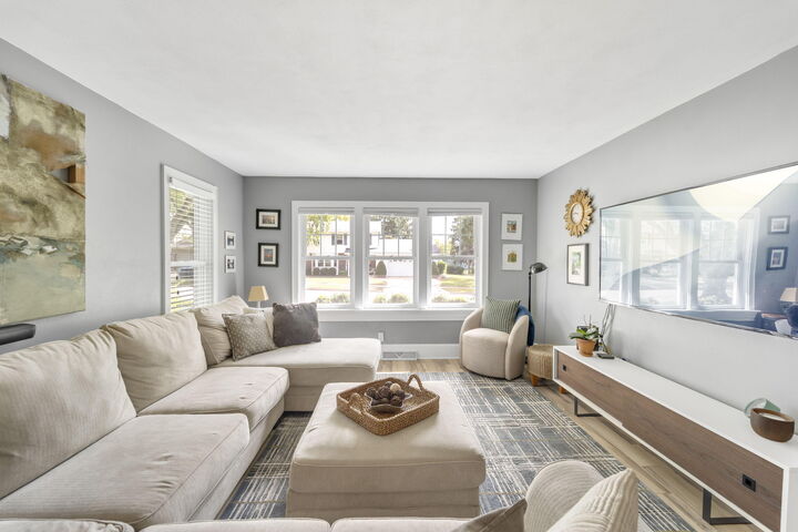 Property Photo:  291 Robins Run  WI 53105 