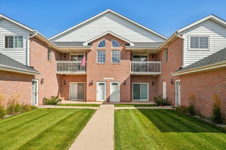N25w24117 River Park Dr 2  Pewaukee WI 53072 photo