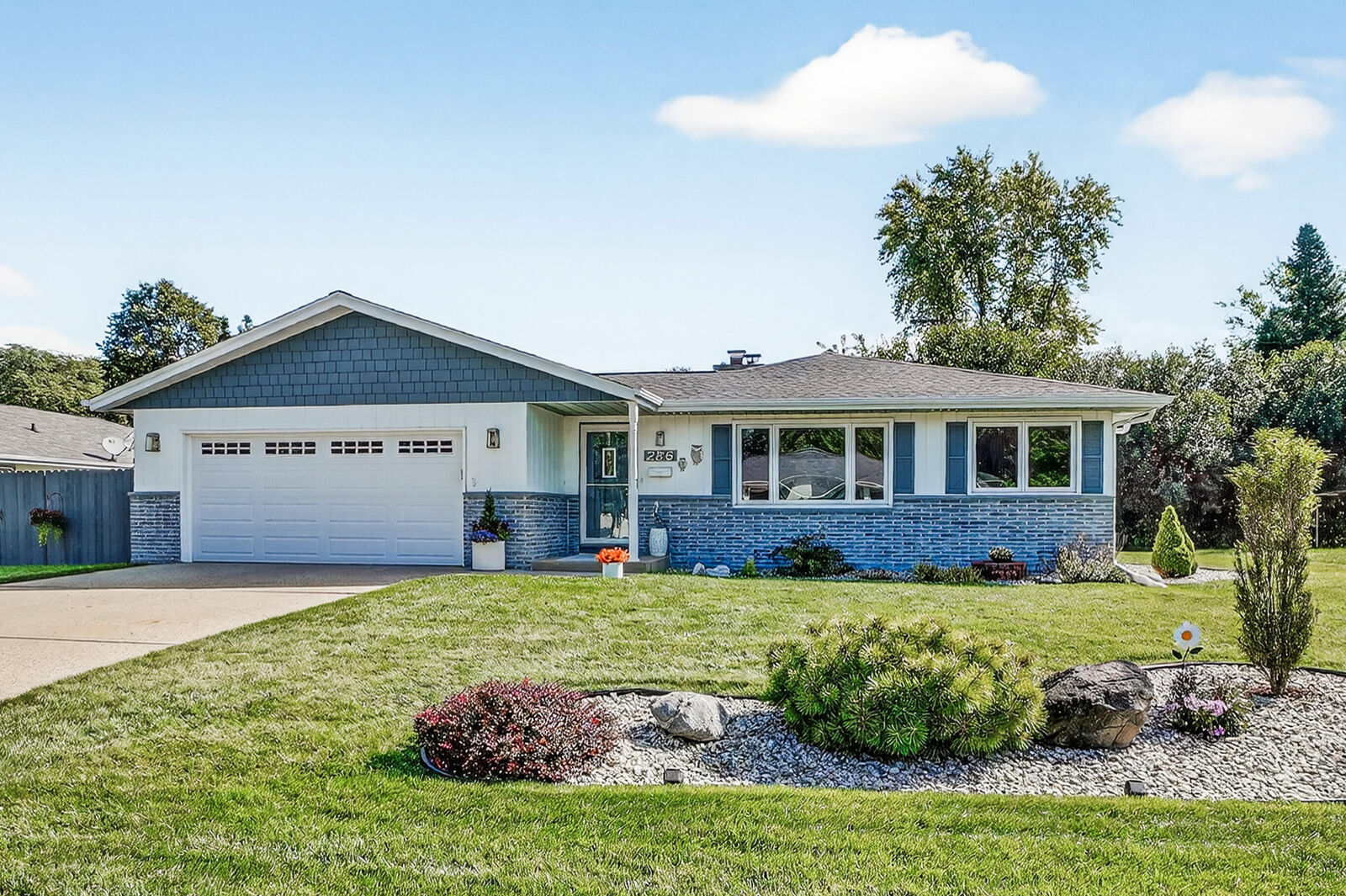 Property Photo:  286 Hazel Ln  WI 53029 