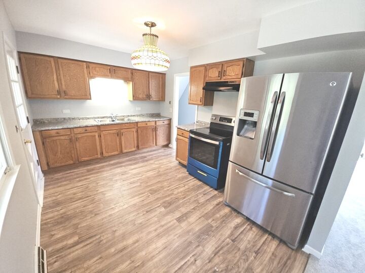 Property Photo:  827 Balmoral Drive  IL 60118 