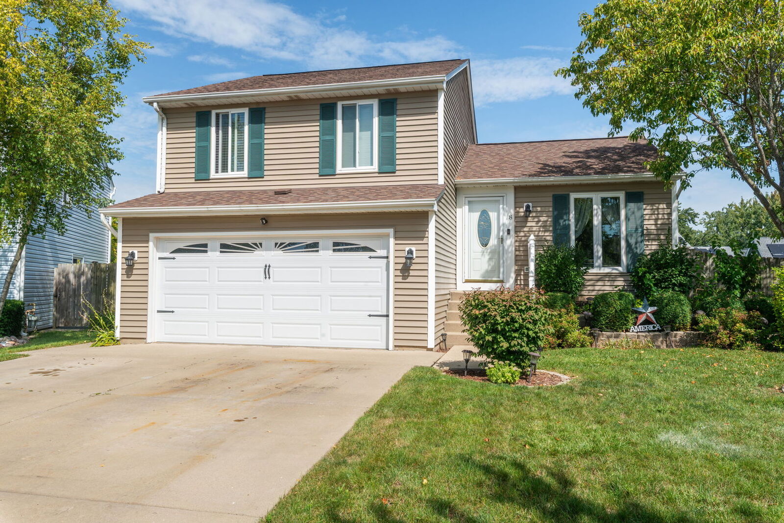 Property Photo: 8 Aspen Court IL 60107