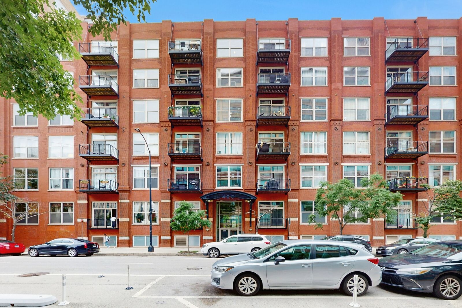 Property Photo:  420 S Clinton Avenue 704A  IL 60607 