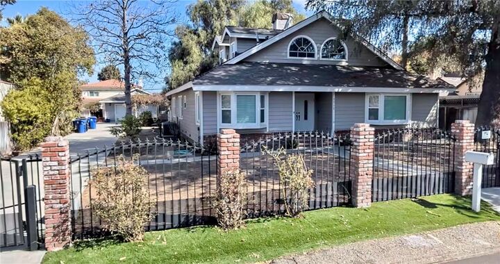 Property Photo:  5712 Donna Avenue  CA 91356 