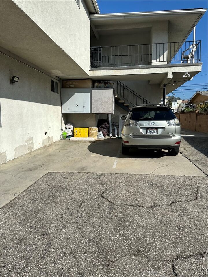 Property Photo: 810 E Lomita CA 91205