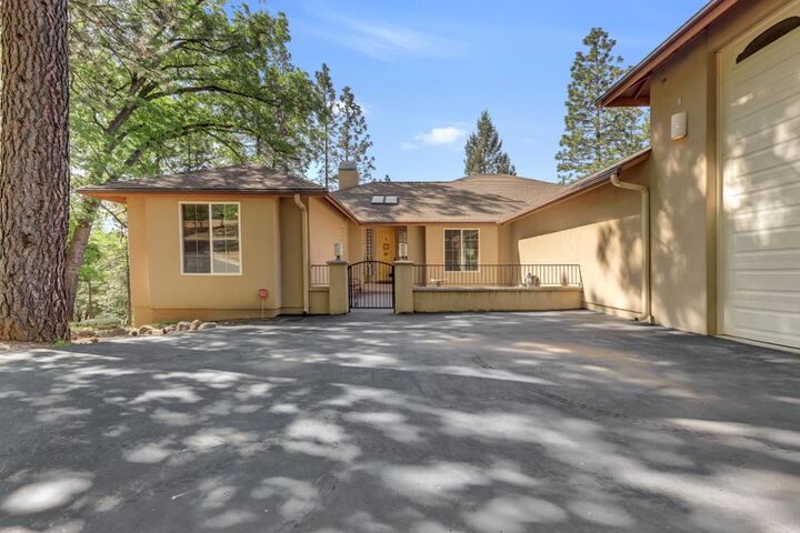 Property Photo:  10450 S Ponderosa Way  CA 95945 