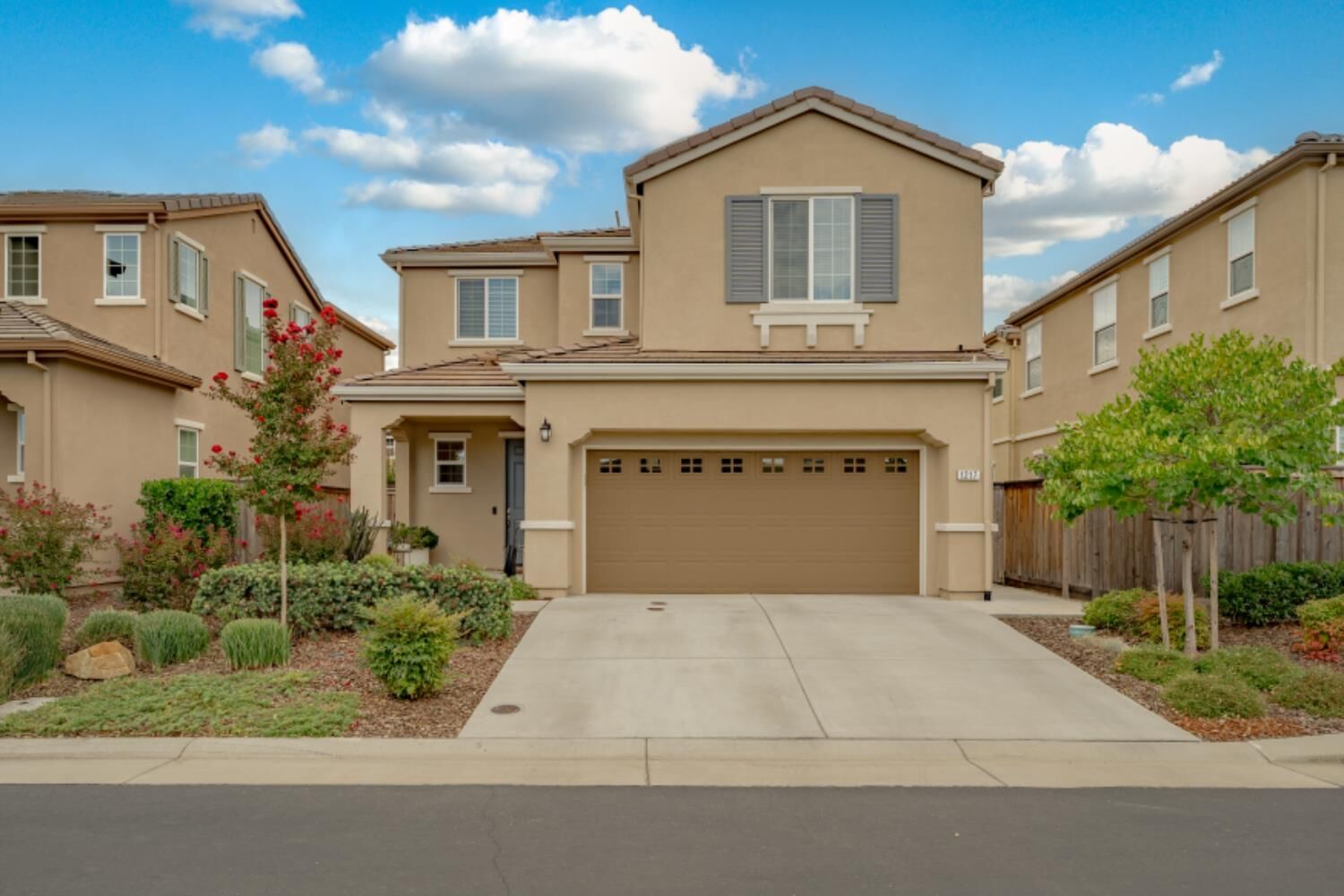 Property Photo: 1217 Oakbriar Circle CA 95747