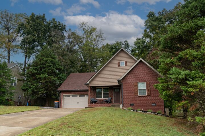 Property Photo:  1688 Barrywood Cir E  TN 37042