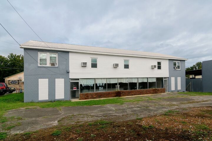 Property Photo: 206 Edison St W TN 37334