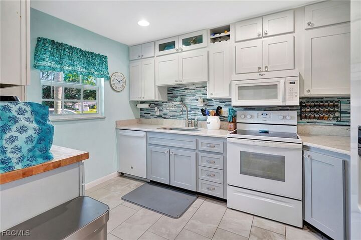 Property Photo:  1374 Bunker Way  FL 33919 