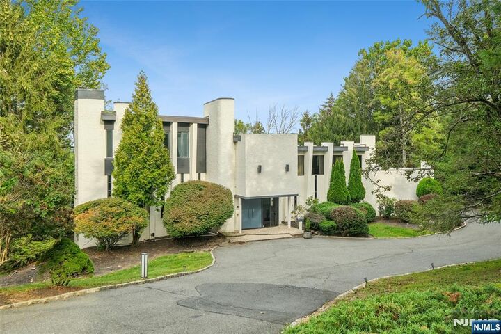 8 Vanderbilt Drive  Livingston NJ 07039 photo