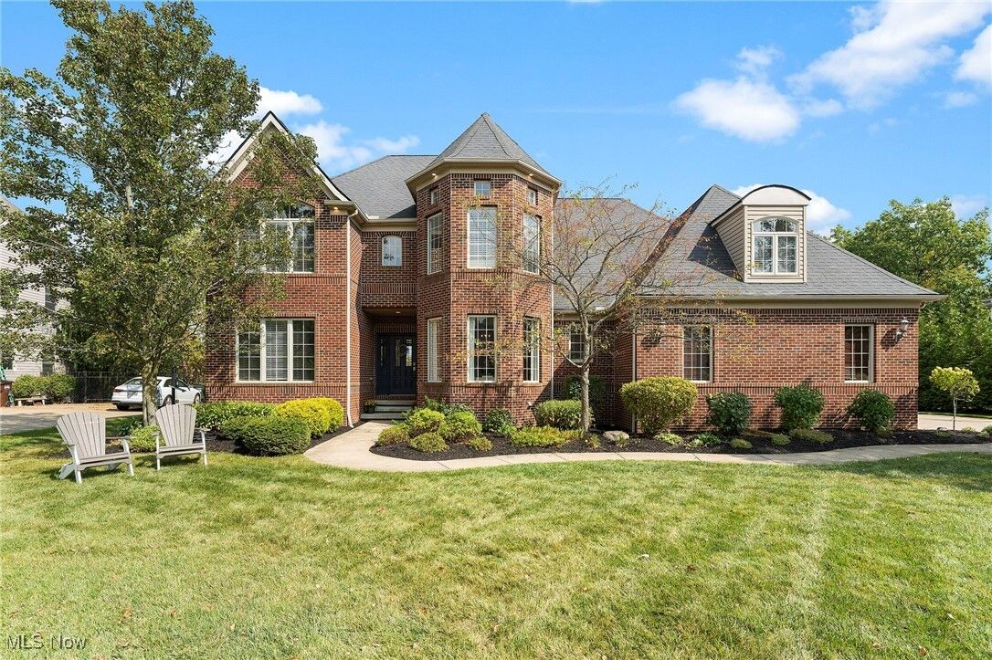 Property Photo: 1471 Summerwood Drive OH 44147