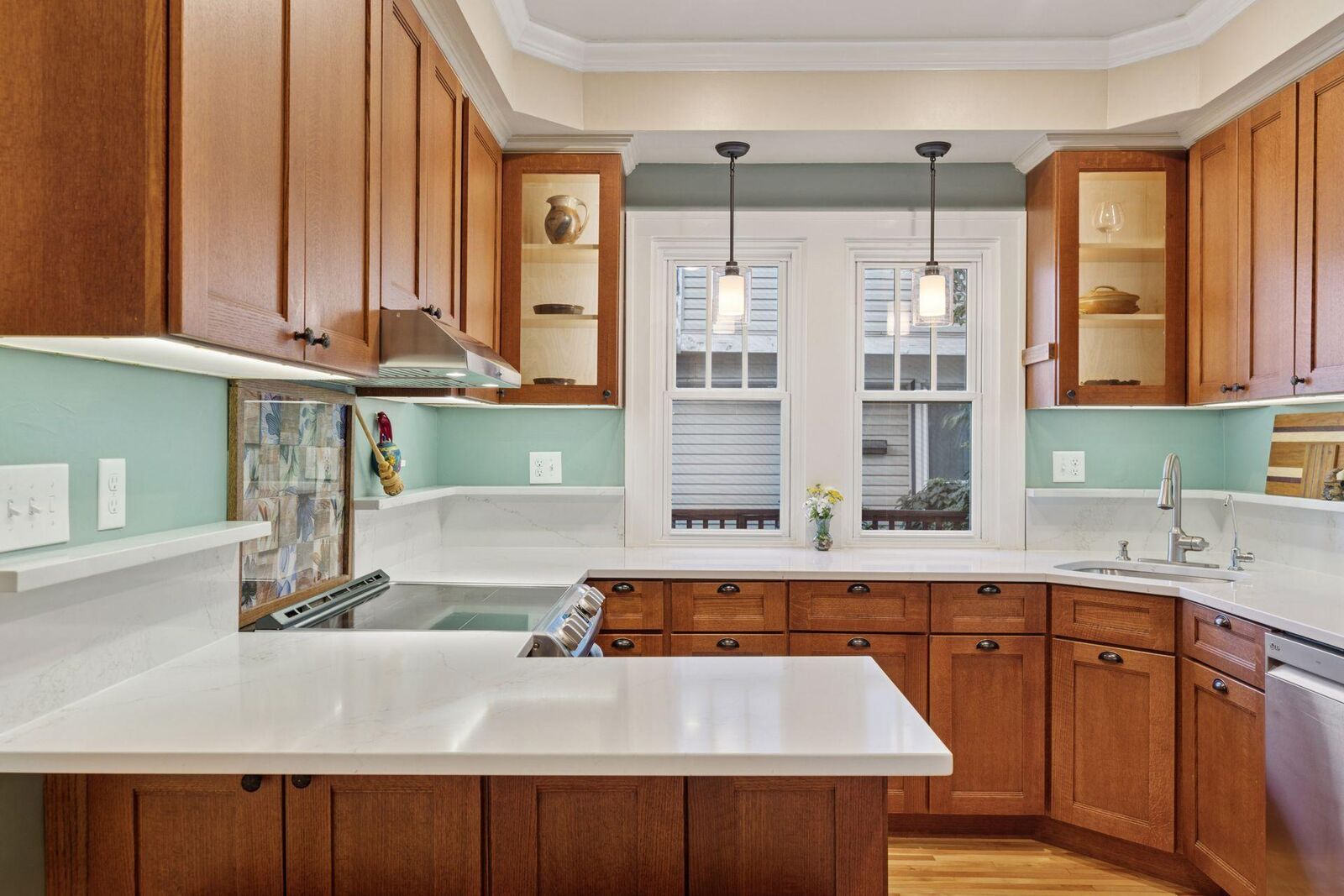 Property Photo: 1147 Lincoln Avenue MN 55105