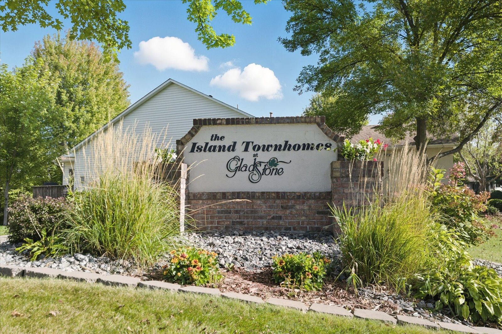 Property Photo: 9365 Tewsbury Bend MN 55311