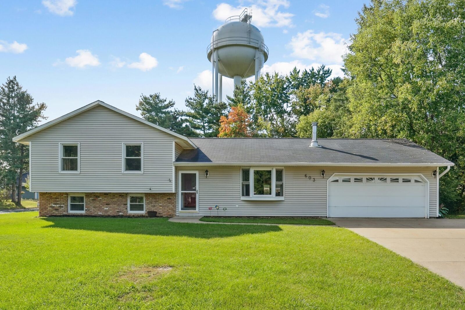 Property Photo:  603 10th Street N  WI 54016 