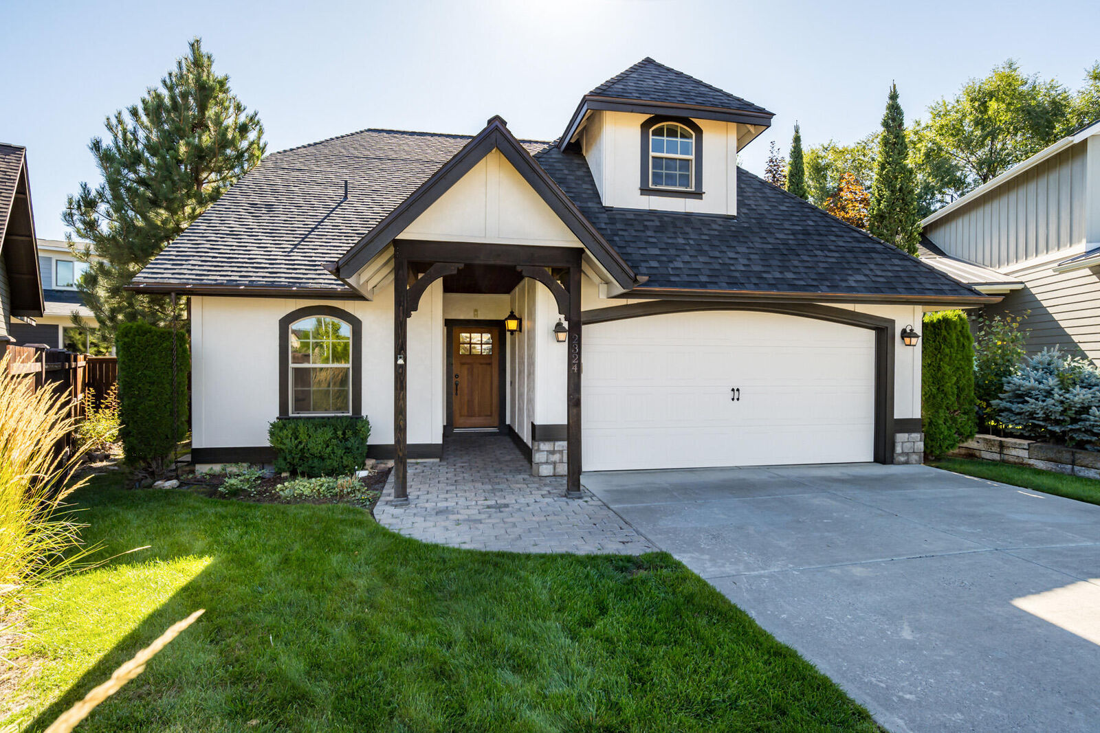 Property Photo: 2324 NE Halston Court OR 97701