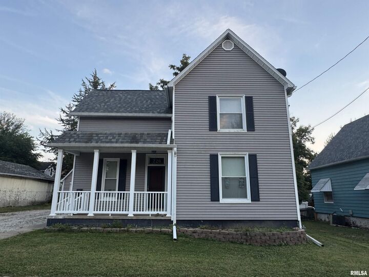 Property Photo:  226 Cass Place  IL 61520 