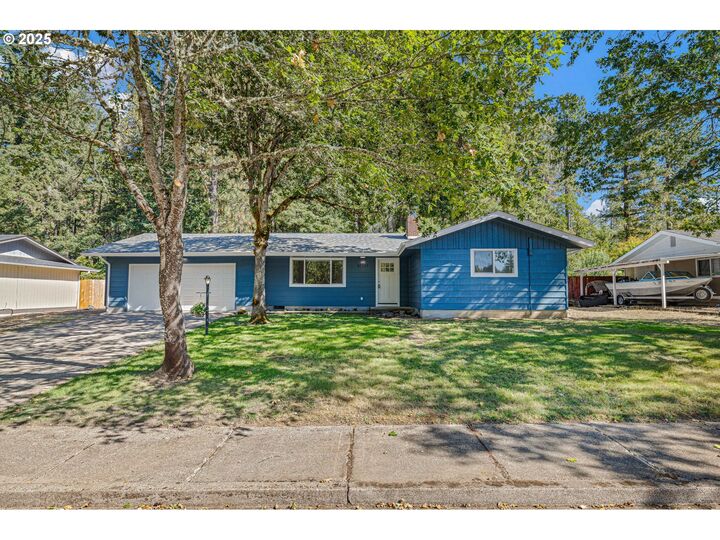 Property Photo: 87737 Oak Island Dr OR 97487