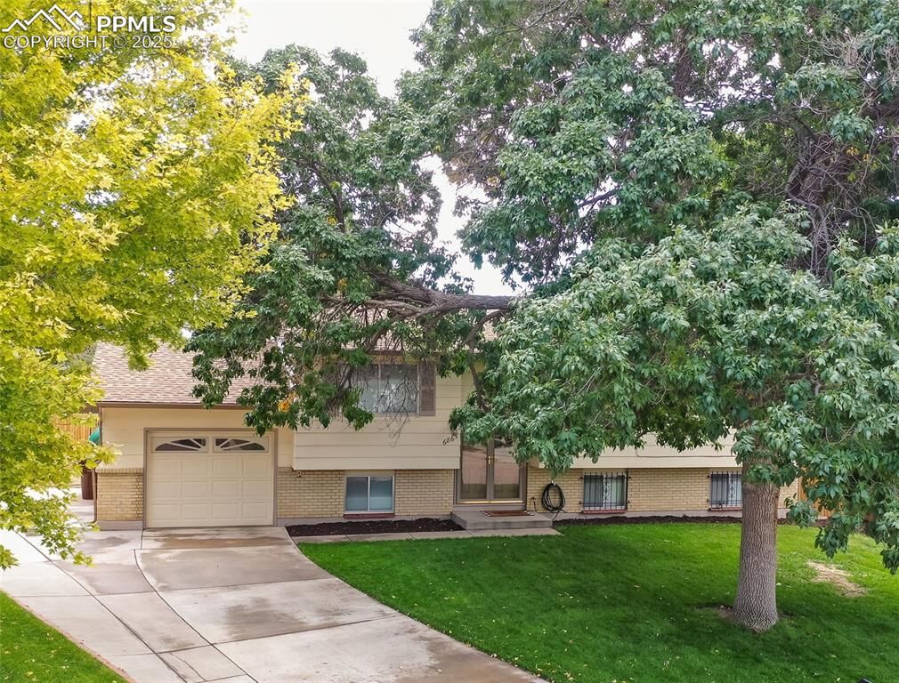 Property Photo: 6865 Arctic Place CO 80911