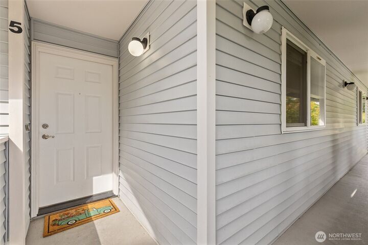 Property Photo:  20826  70th Avenue W 5  WA 98036 