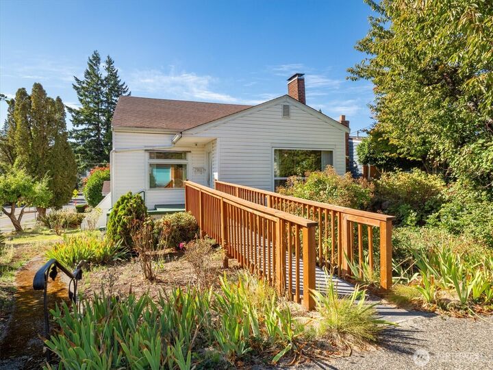 Property Photo: 7003 40th Avenue NE WA 98115