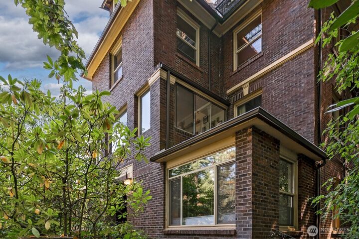 Property Photo: 1425 E Prospect Street 1-10 WA 98112