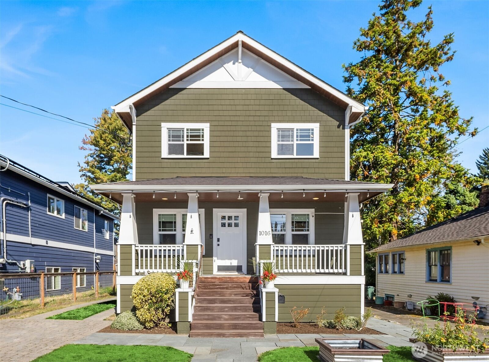 Property Photo: 1016 NE 95th Street WA 98115