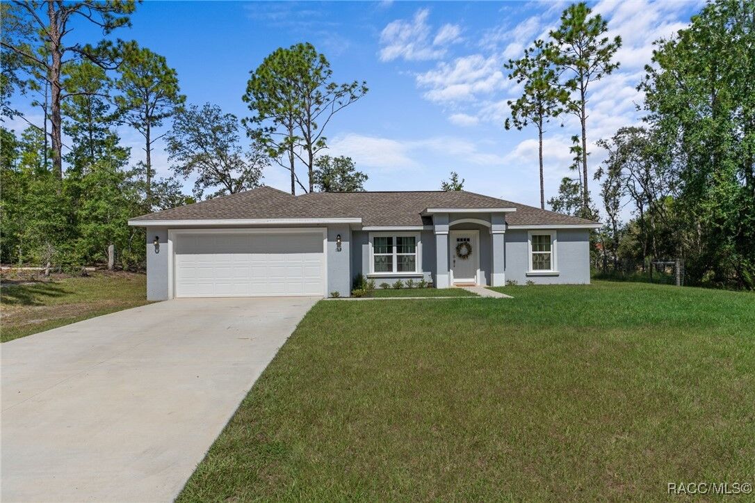 Property Photo: 129 W Gondolier Place FL 34434