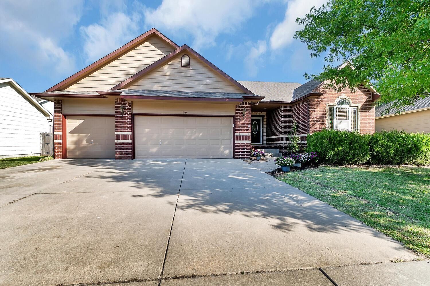 Property Photo:  504 S Shira Cir  KS 67060-7408 