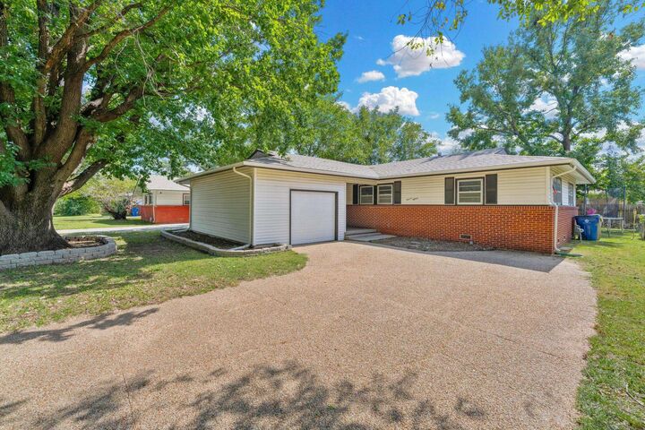 Property Photo:  1115 W 29th St S  KS 67217 