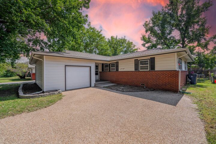 Property Photo: 1115 W 29th St S KS 67217