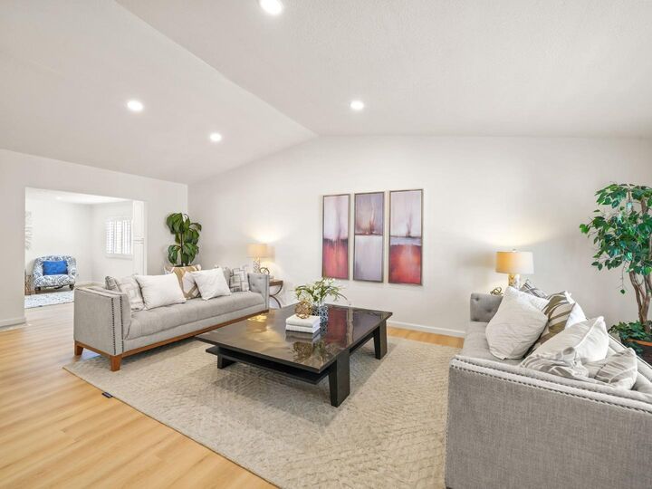 Property Photo:  638 Lyonburry Place  CA 95123 