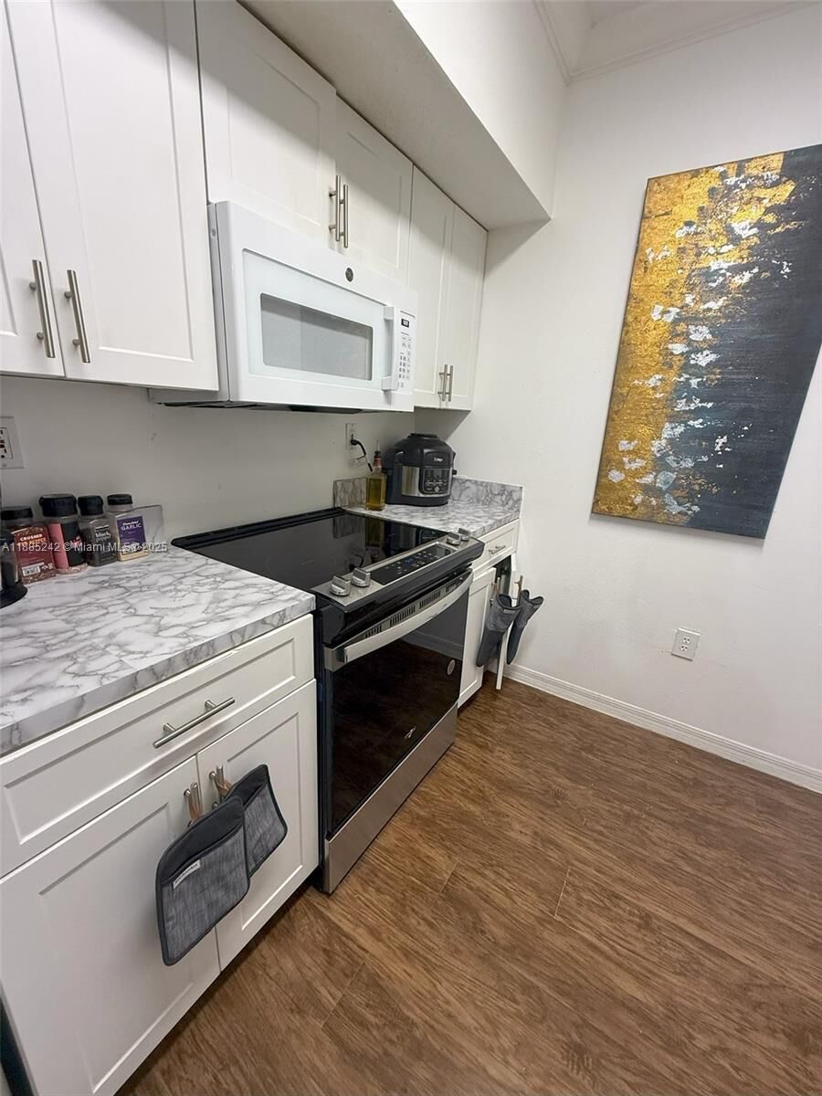 Property Photo: 200 SW 117th Ter 10103 FL 33025