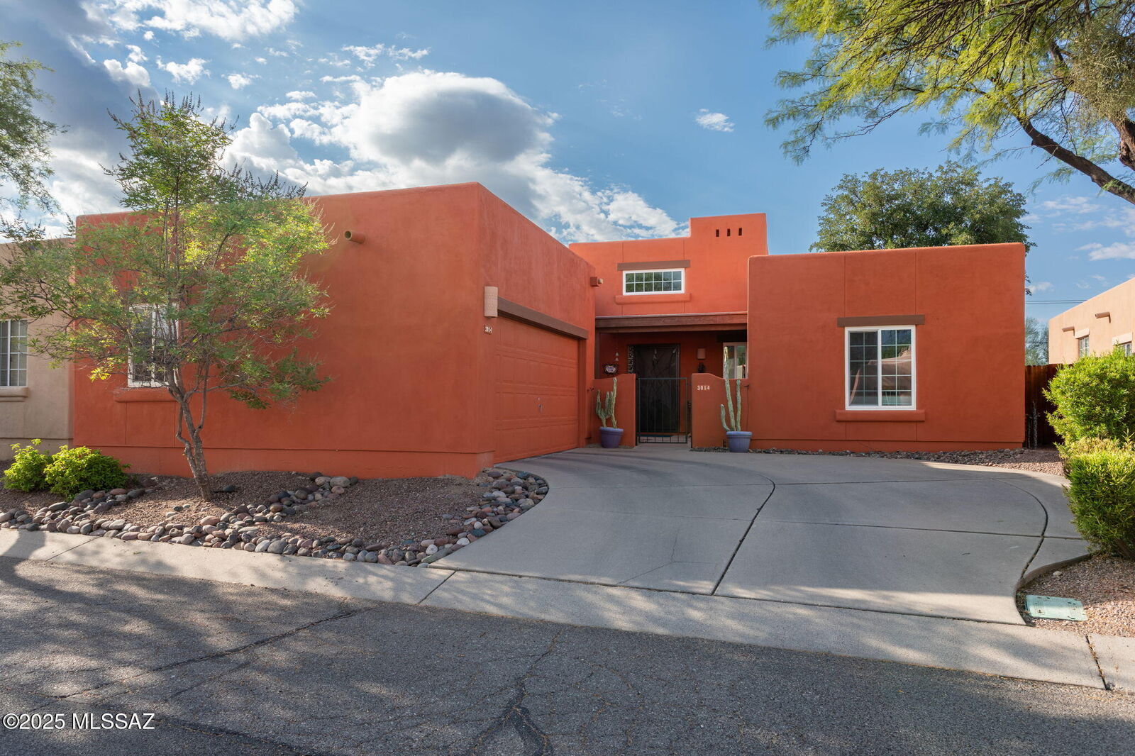 Property Photo:  3014 Palomino Park Loop  AZ 85712 