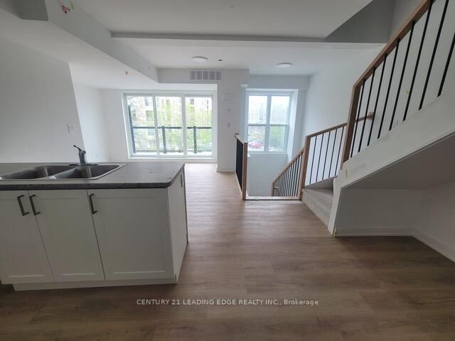 Property Photo:  400 Mary Street 6  ON L1N 2P8 