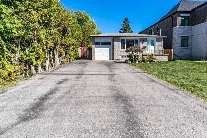Photo de la propriété:  815 Douglas Avenue  ON L1W 1N2 