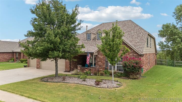 Property Photo:  1508 W Zillah Street  OK 74012 