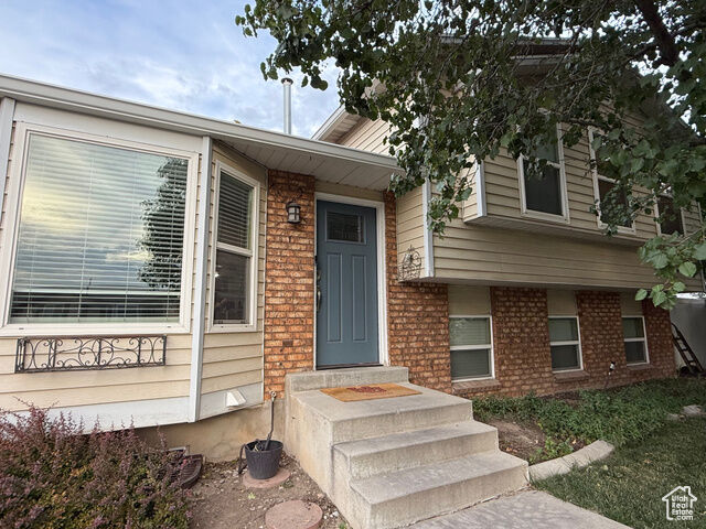 Property Photo:  11077 S Hawkwood Dr  UT 84094 