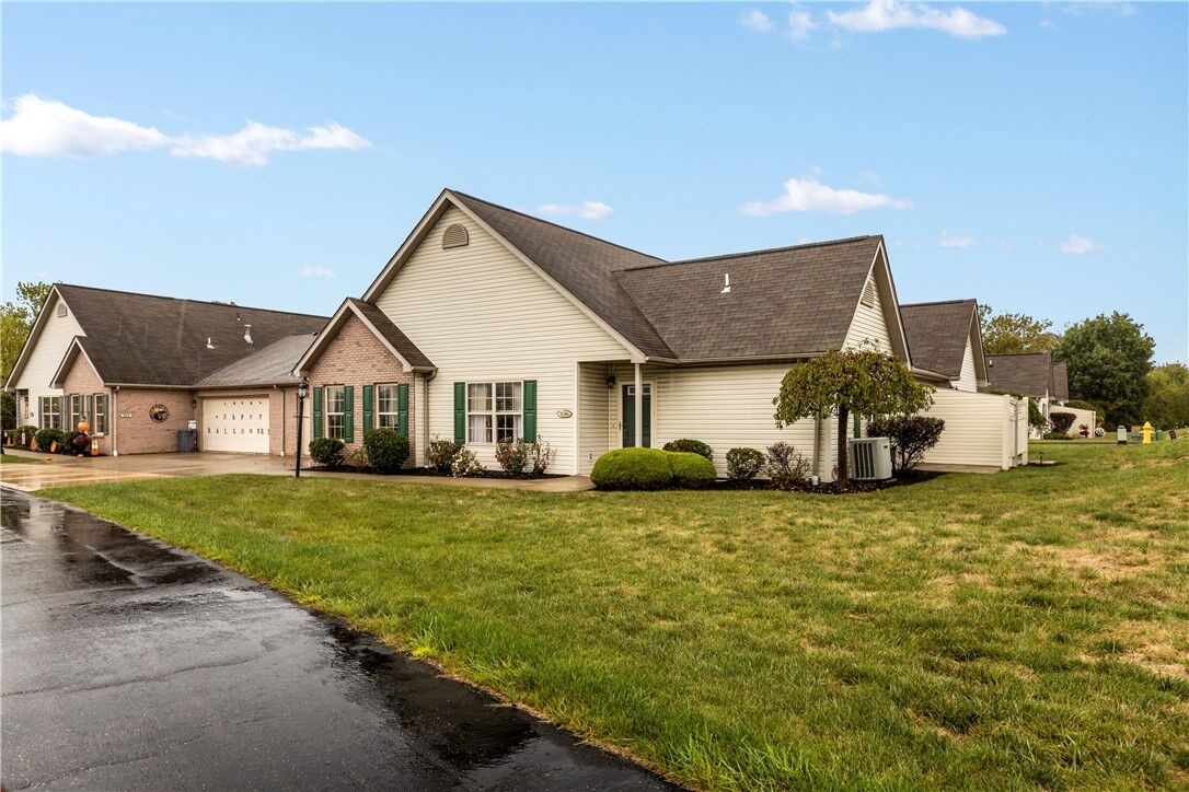 Property Photo: 1086 Timberwood Dr PA 15010
