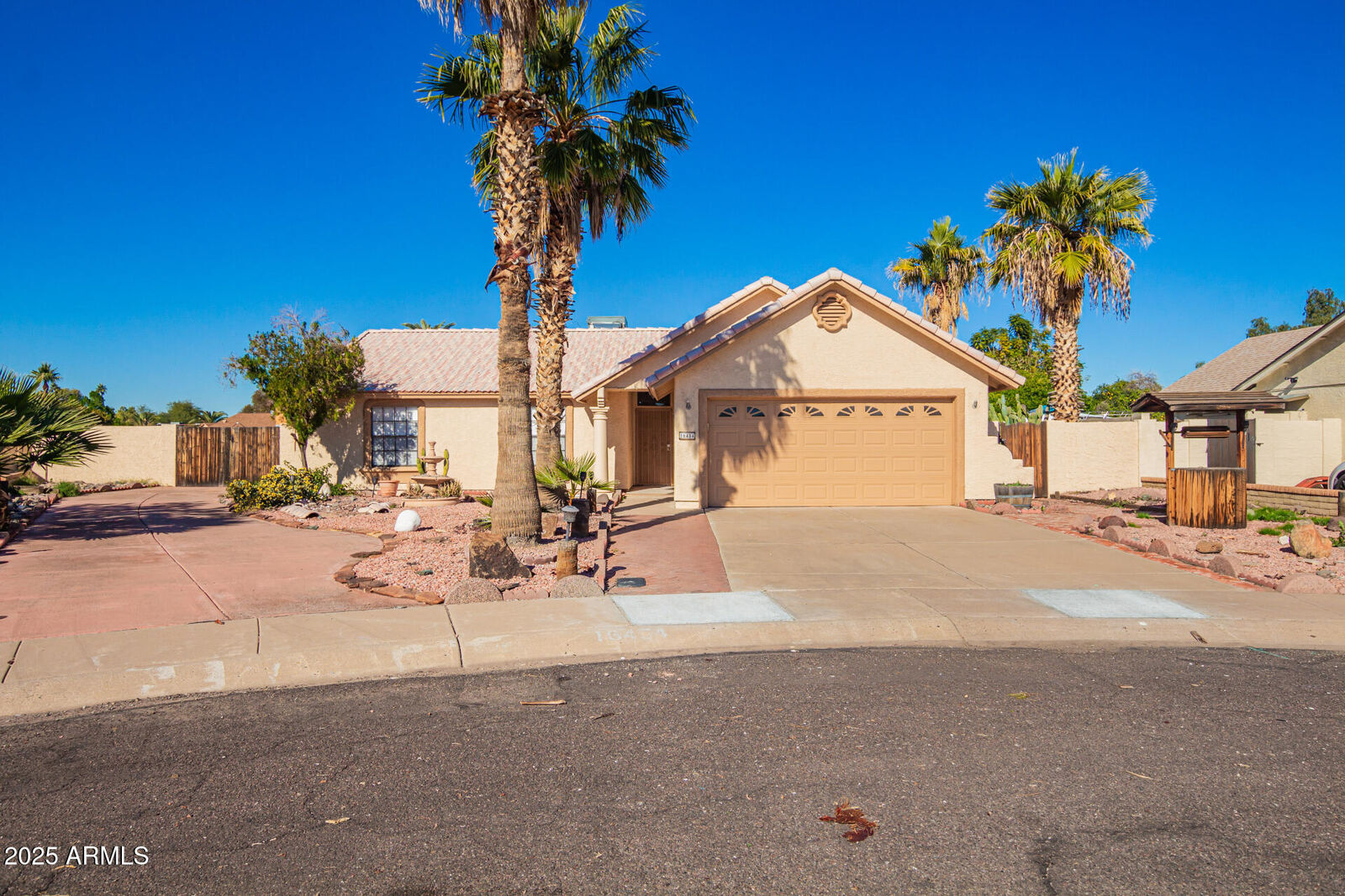 Property Photo:  16454 N 61st Avenue  AZ 85306 