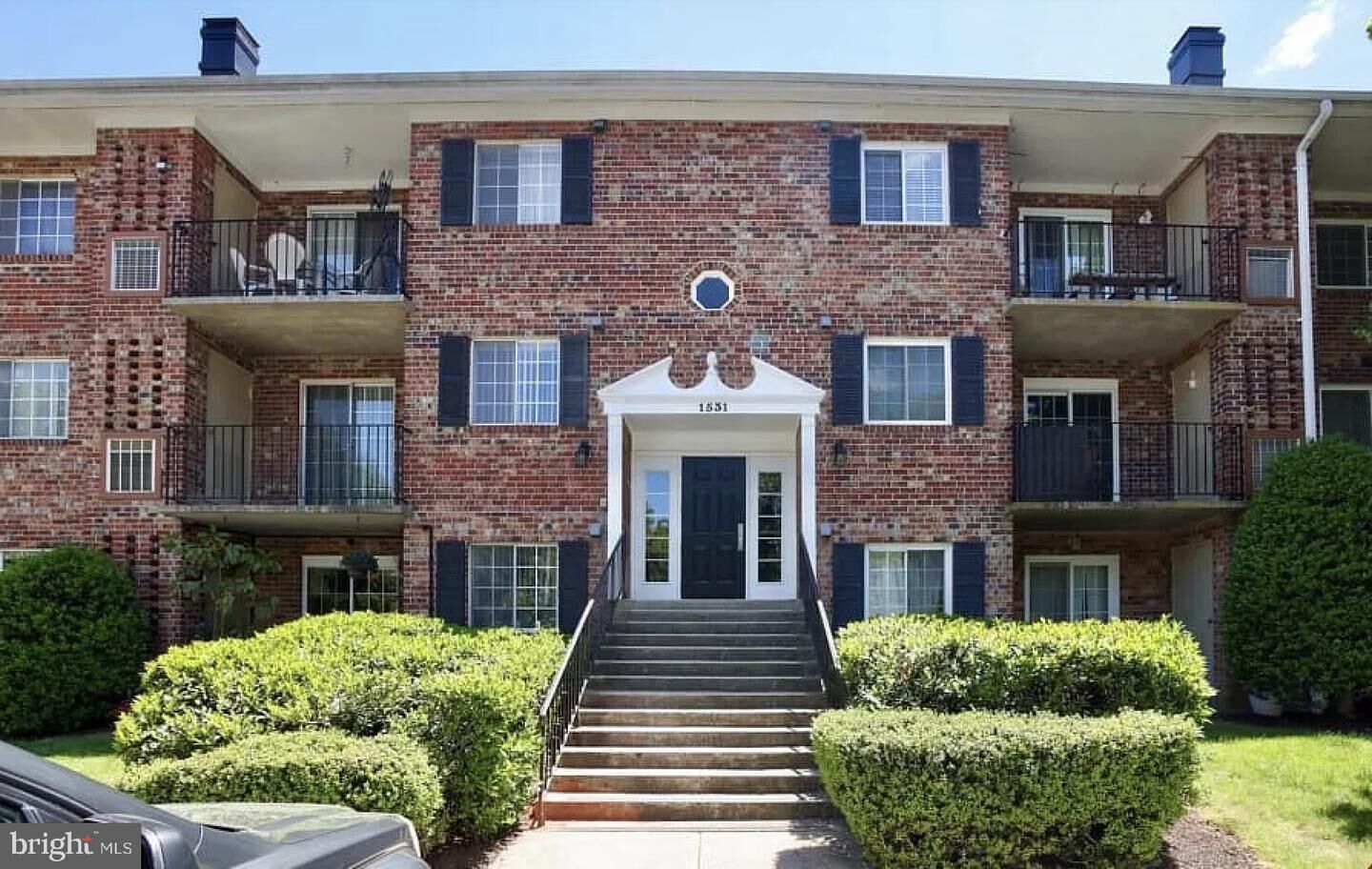 Property Photo:  1531 Colonial Drive 201  VA 22192 