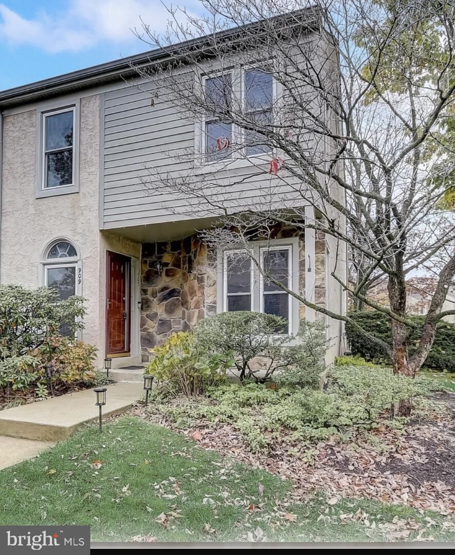 Property Photo:  909 Winchester Court 909  PA 19382 