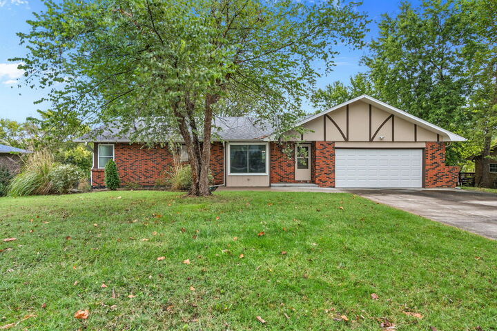 302 N Cedar Lake Dr  Columbia MO 65203 photo